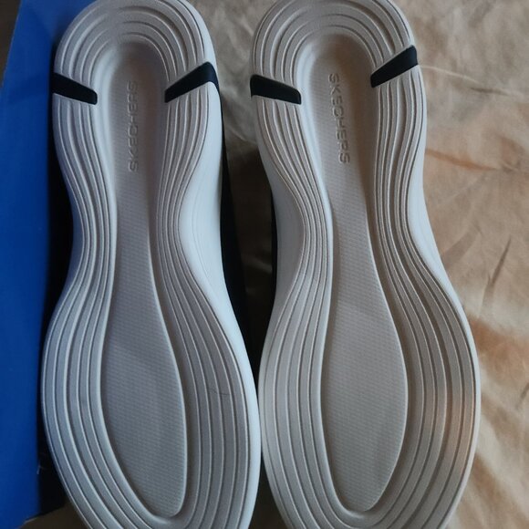 Skechers Women's Slip Ins - Picture 3 of 5